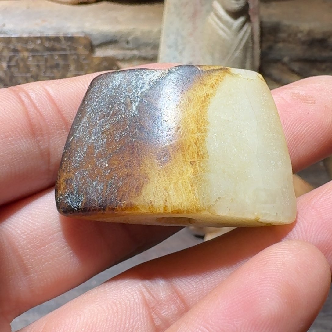 和田玉（糖玉）颈饰未镶嵌一**人