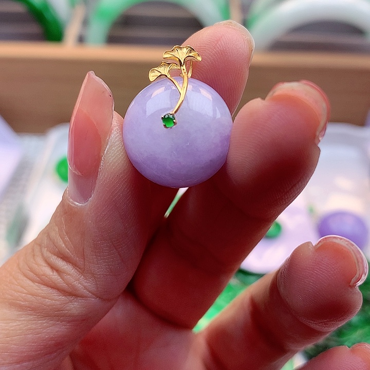 翡翠颈饰18K金镶嵌翡翠