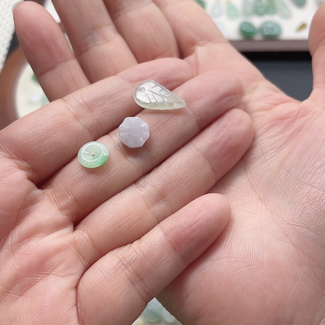 用***1翡翠未镶嵌颈饰小提溜