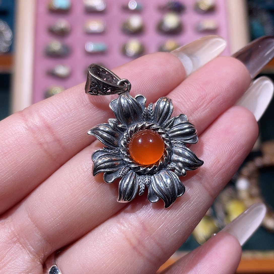 南红玛瑙银S925镶嵌颈饰吊坠