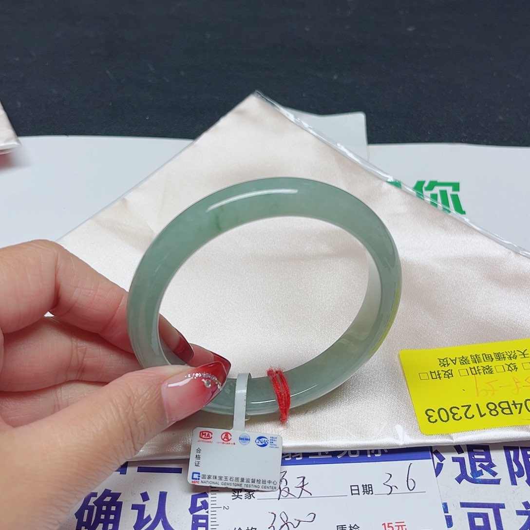 翡翠手镯未镶嵌@***a翡翠手镯12303