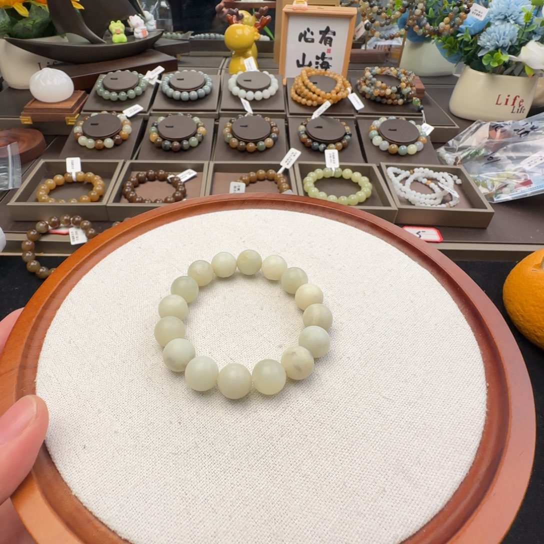 无***果和田玉未镶嵌手链卡12黑山有瑕疵，102