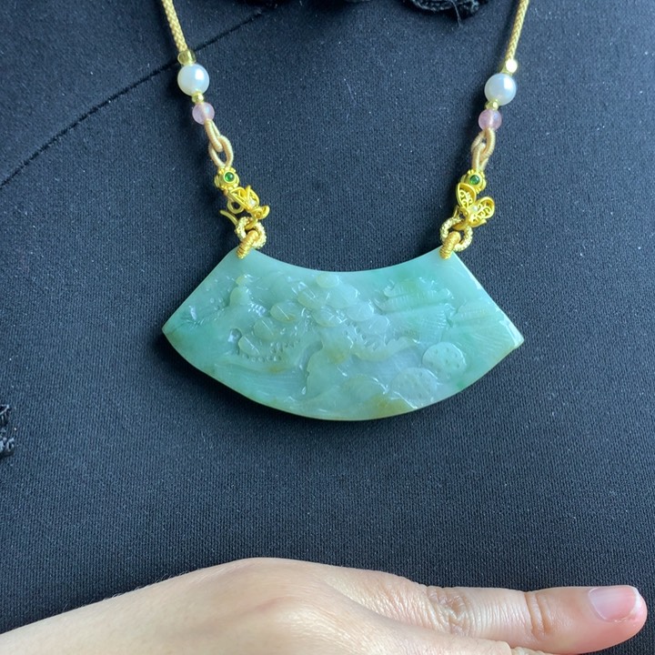 翡翠颈饰未镶嵌翡翠