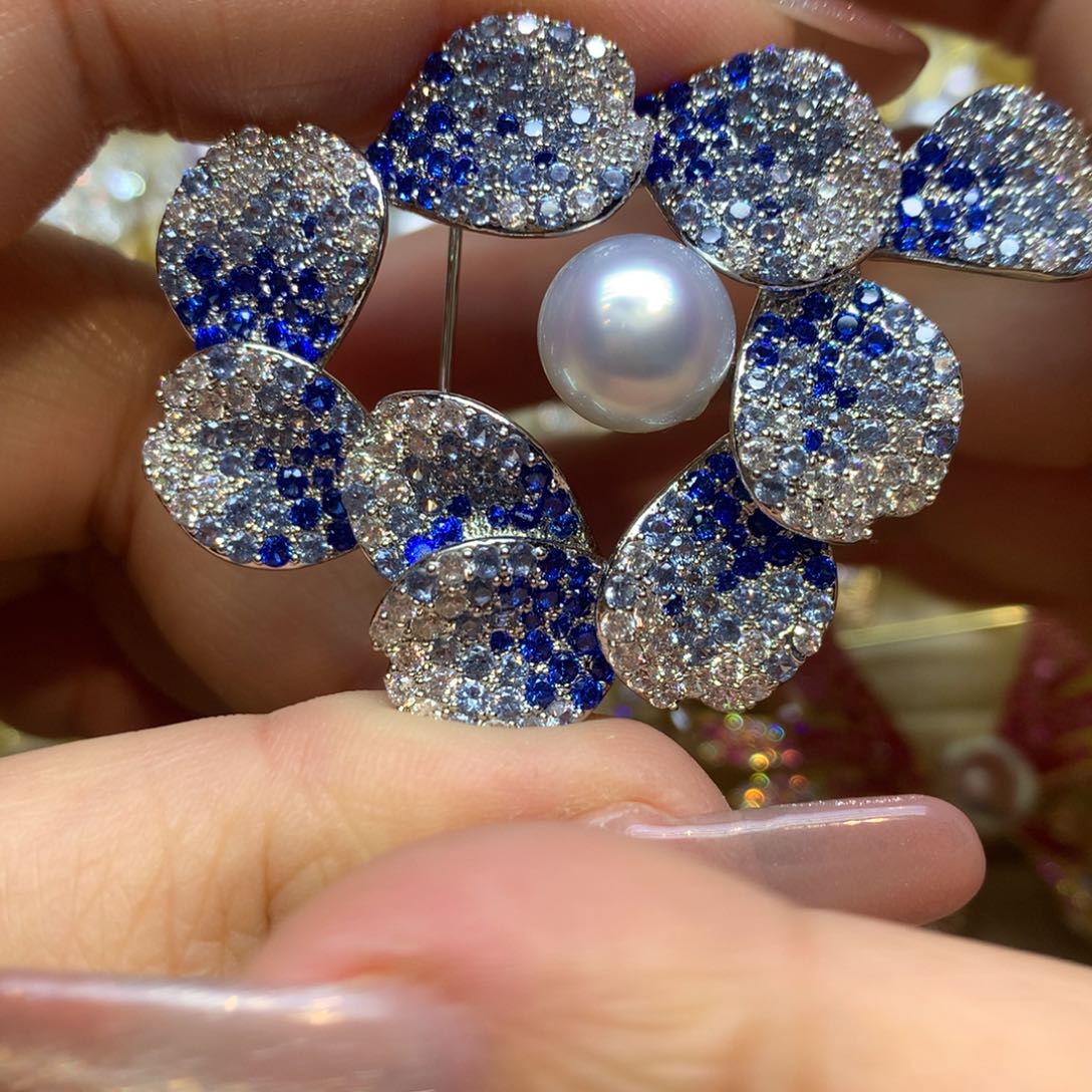 未镶嵌胸饰海水珍珠