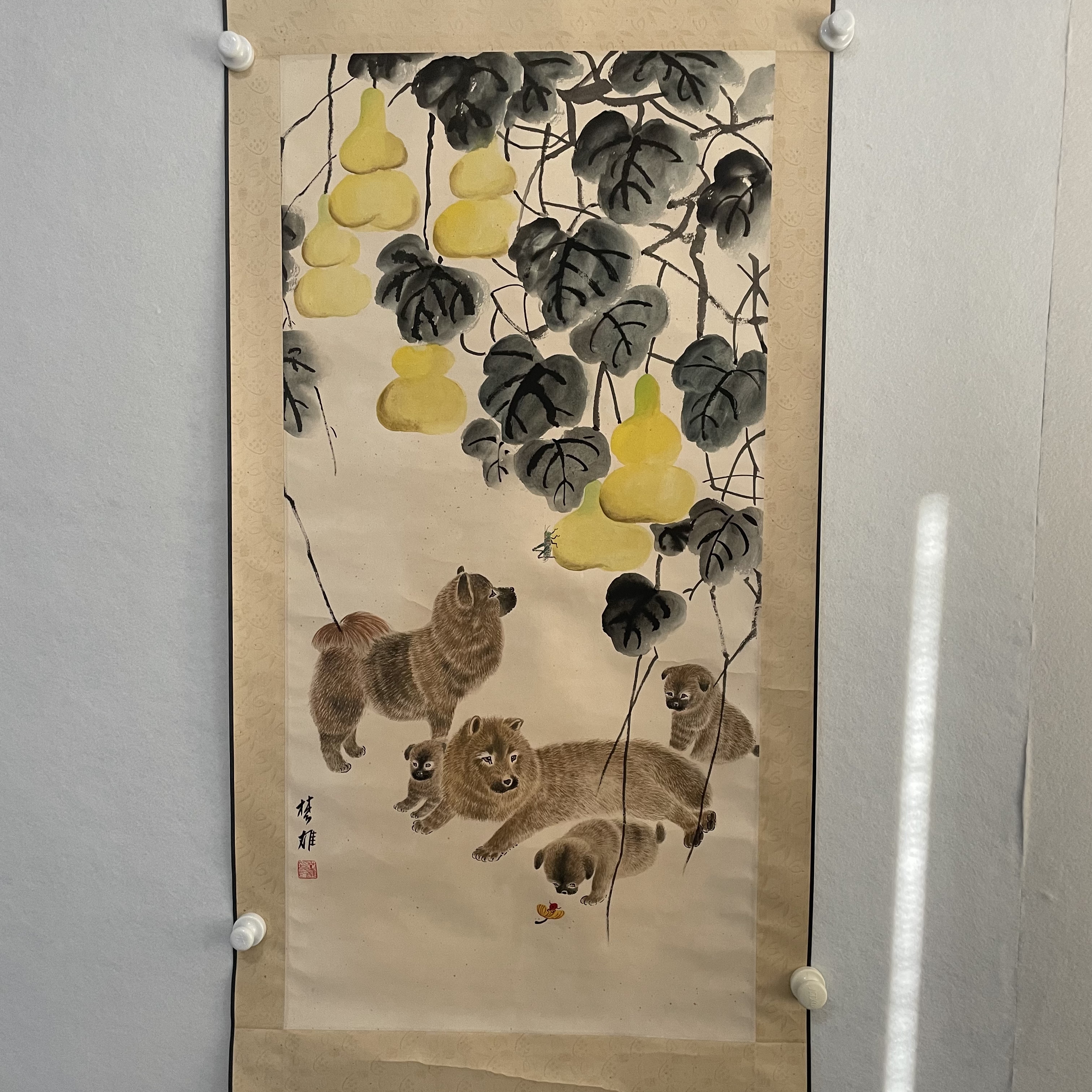 4558 旺财一家亲纸本设色立轴 98X48cm