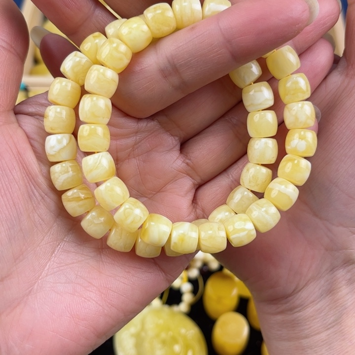 琥珀珠宝奇石未镶嵌琥珀，多样性发其一