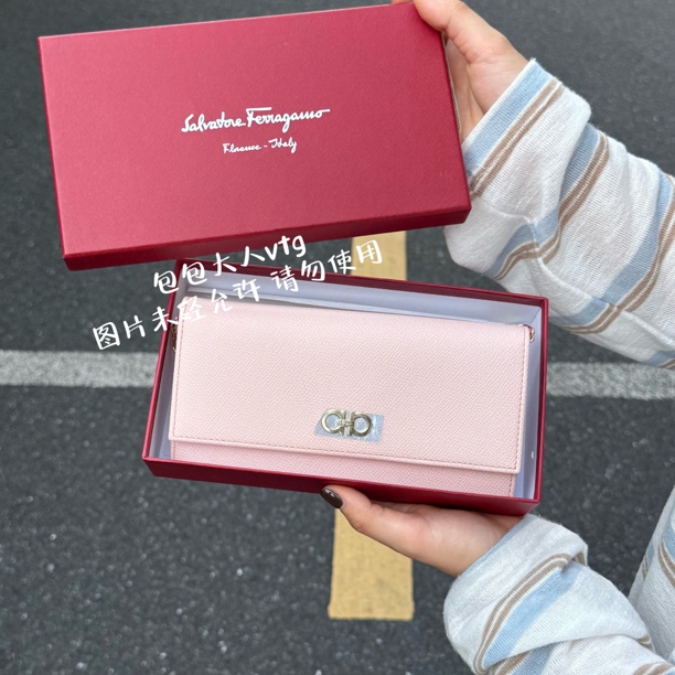 未使用 FERRAGAMO/菲拉格慕 樱花粉金扣钱包单肩包