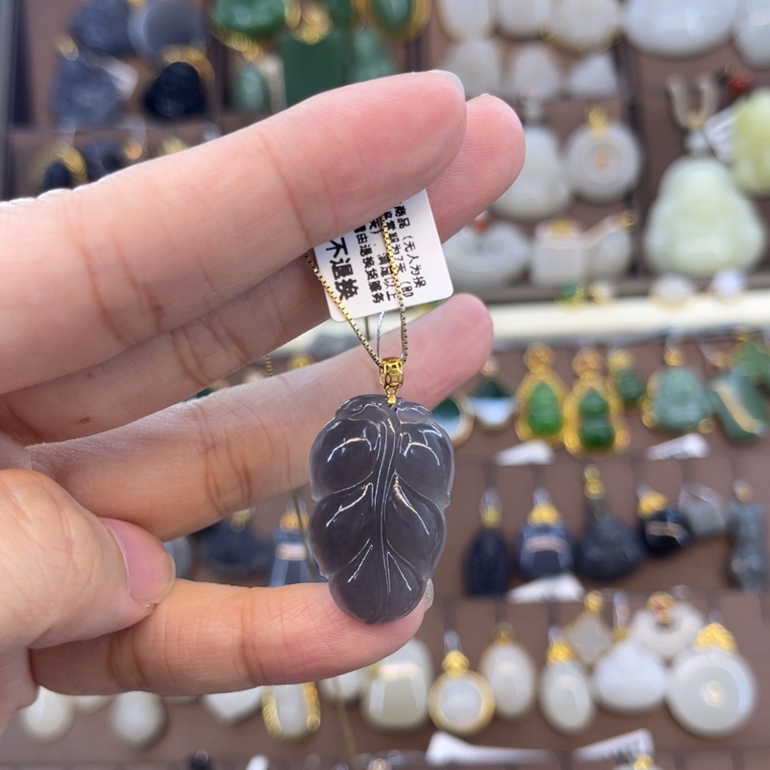 和田玉吊坠18K金镶嵌