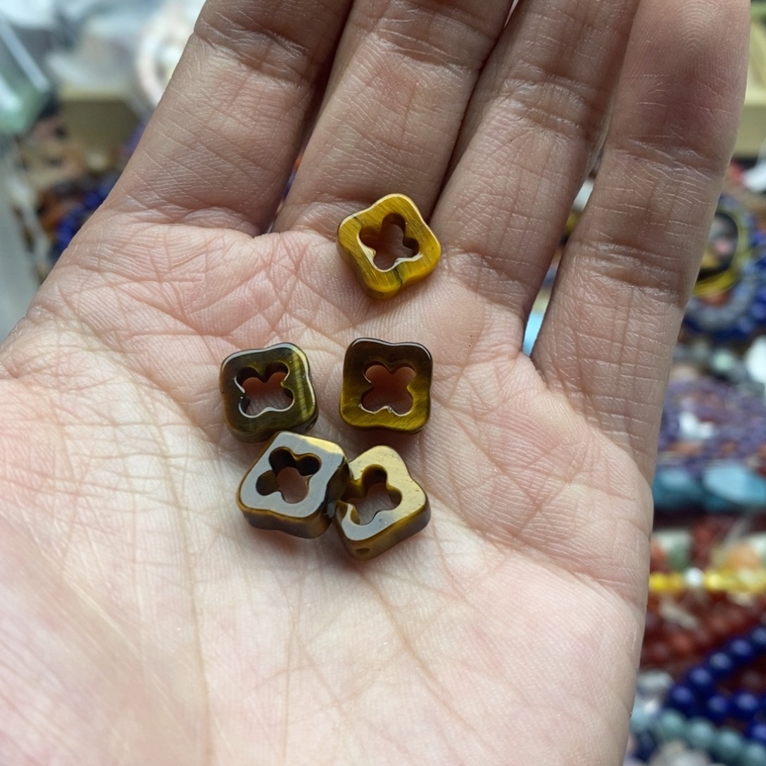 玛瑙/玉髓未镶嵌珠宝半成品四个黄虎石镂空四叶草