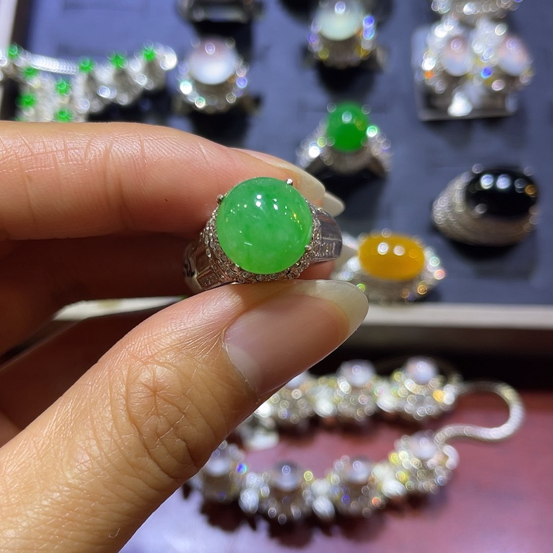 定制翡翠未镶嵌戒指