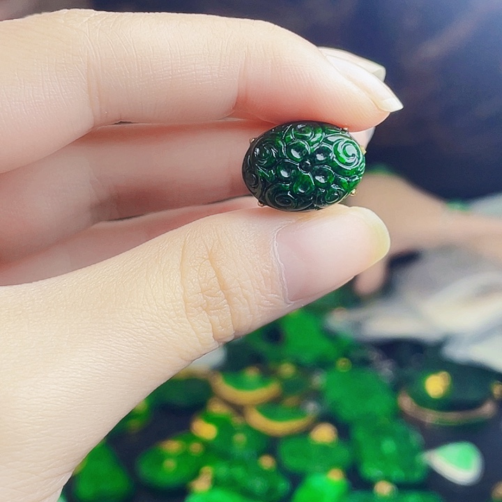 颈饰银S925镶嵌翡翠多样性