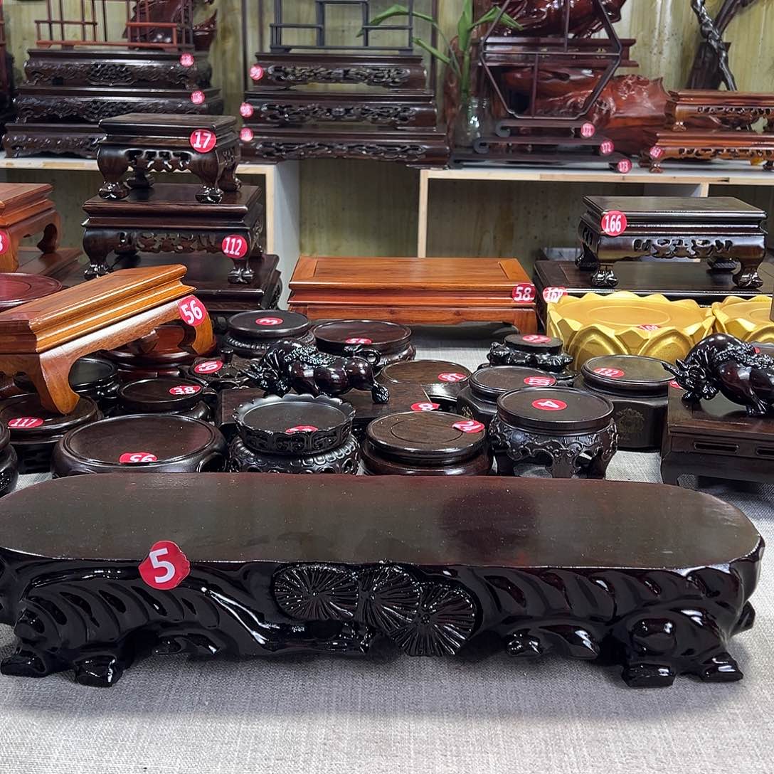 红木底座精雕工艺品