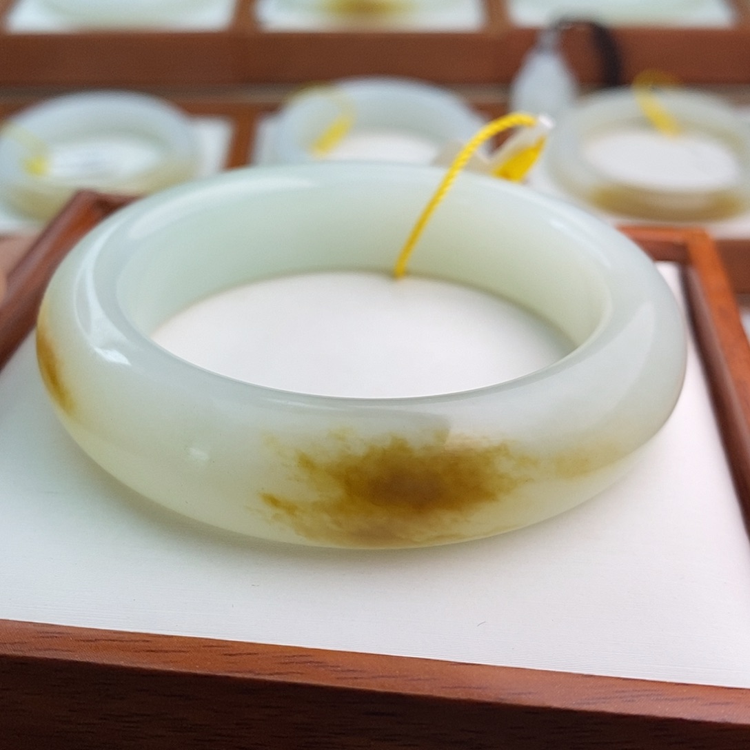 和田玉（糖玉）未镶嵌手镯