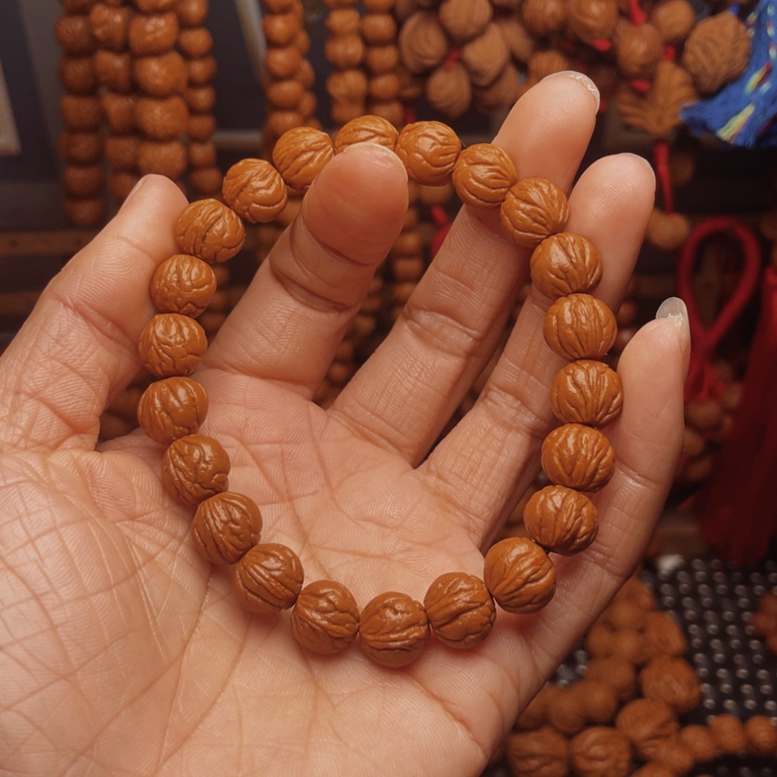 ****࿐木质类龙纹桃枭挂件