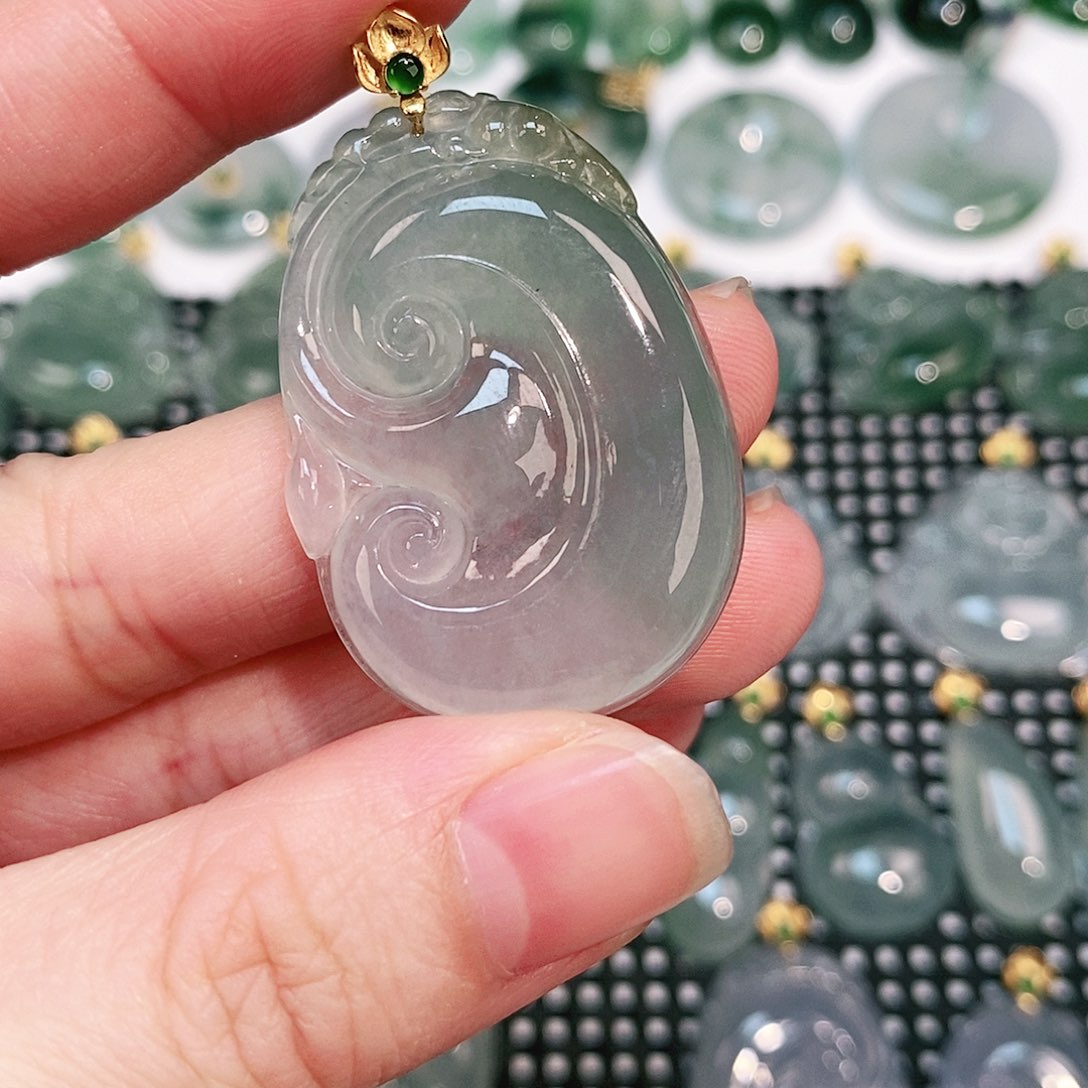 翡翠颈饰18K金镶嵌吊坠