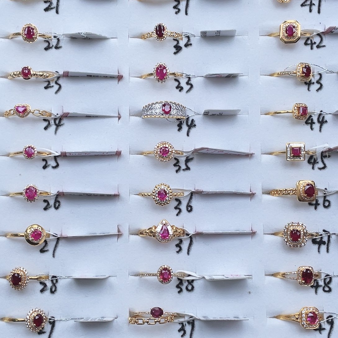 红宝石戒指18K金镶嵌