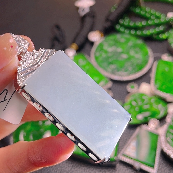 翡翠颈饰未镶嵌25，