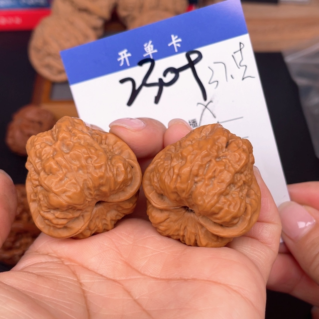 文玩核桃吊坠蛙蛙36尺。  无刀修。2309