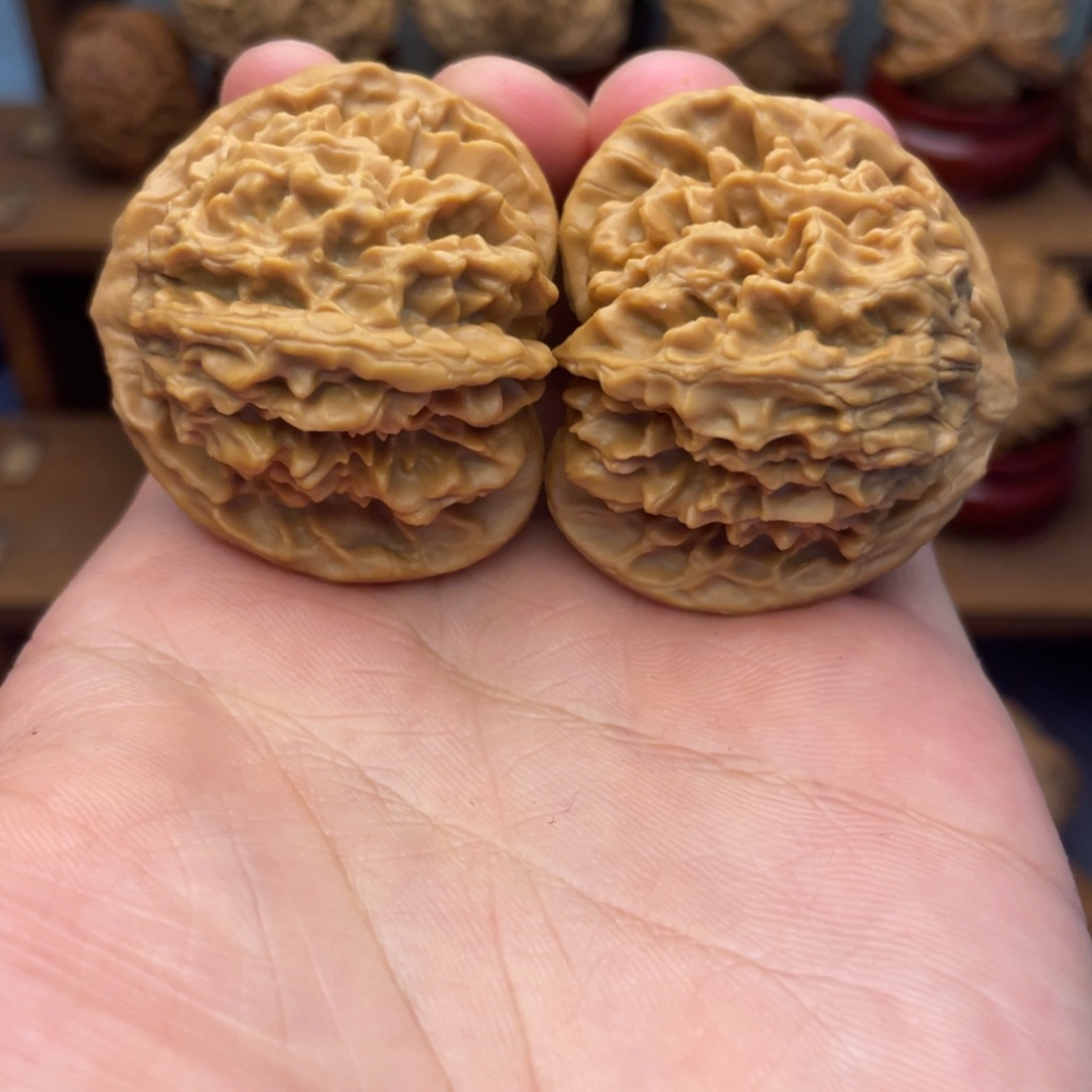 文玩核桃吊坠皇冠狮子头42全品无修