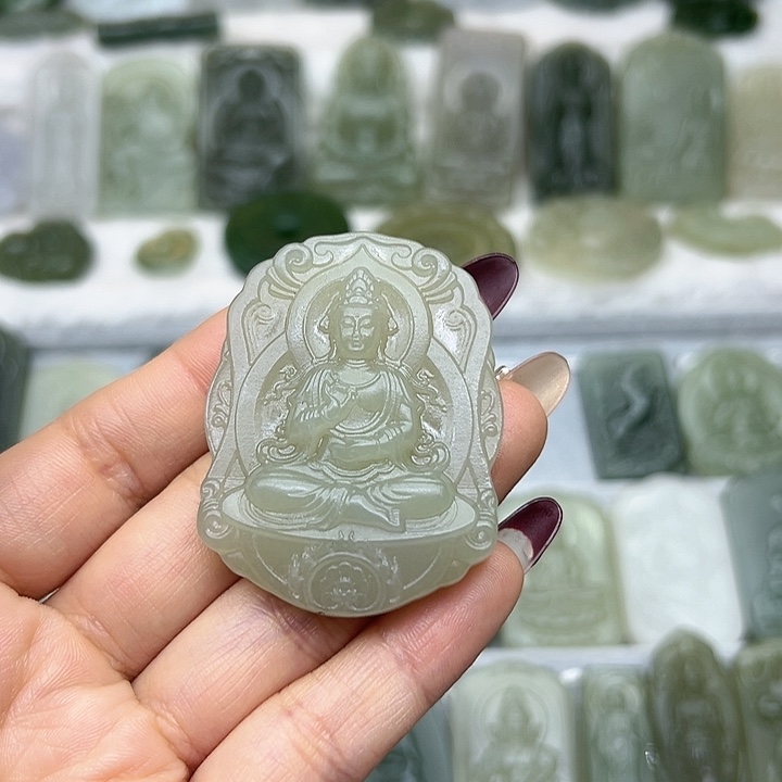 和田玉颈饰未镶嵌家****?