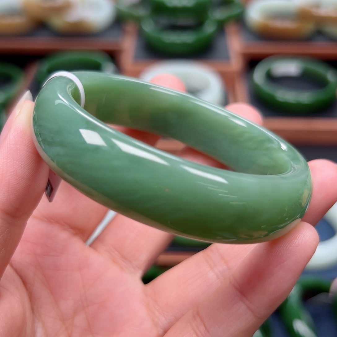 未镶嵌手镯和田玉（碧玉）