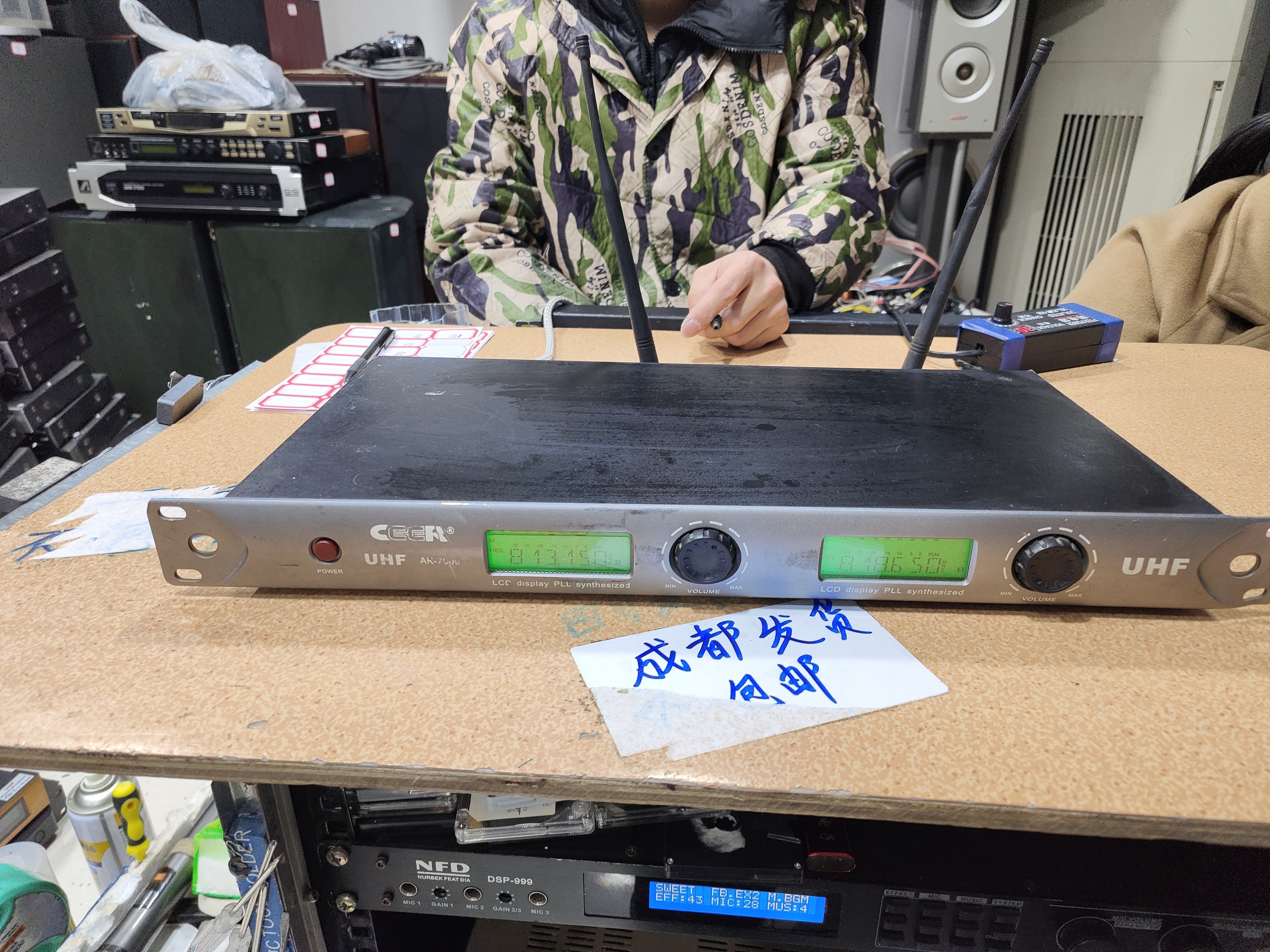 9新  二手 31 无线话筒主机一个，没话筒，随机发货（坏的，需要维修）