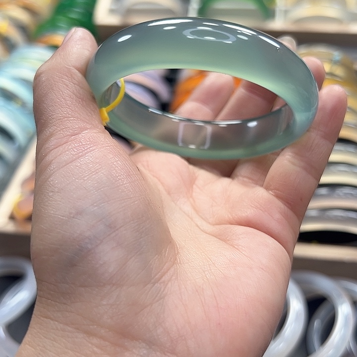 玛瑙/玉髓手镯未镶嵌?*媛