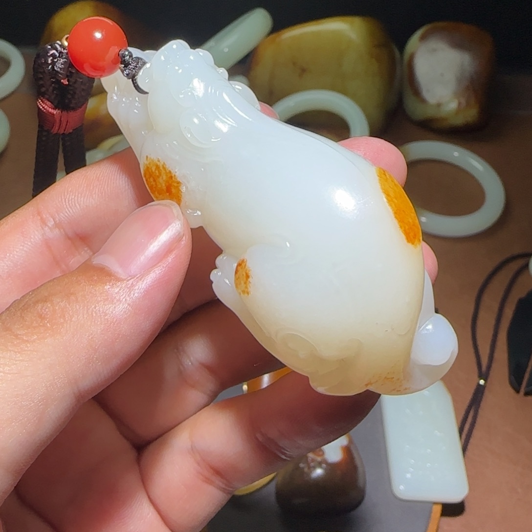 和田玉未镶嵌颈饰z***然