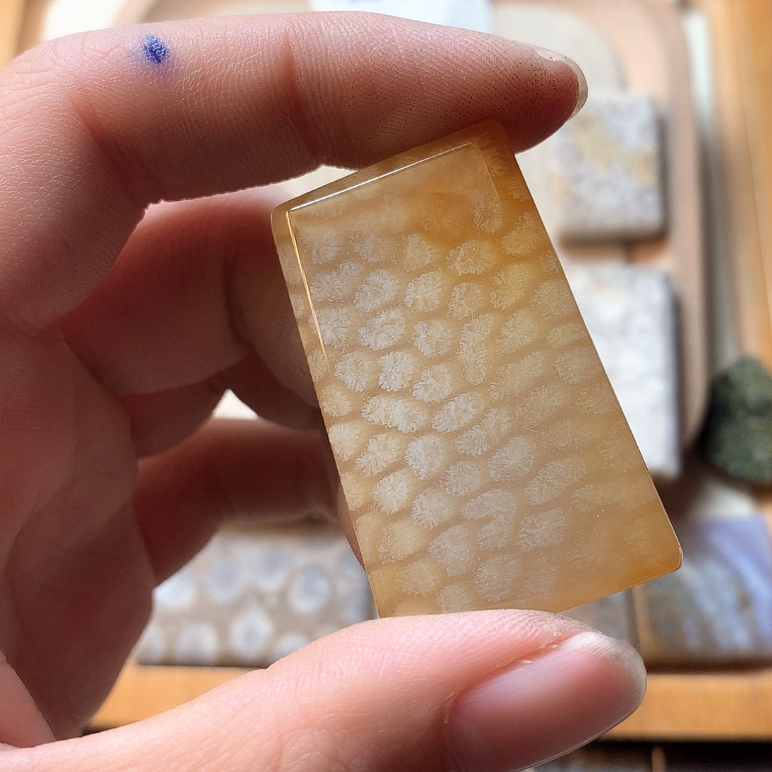 石英质玉颈饰未镶嵌晶**品