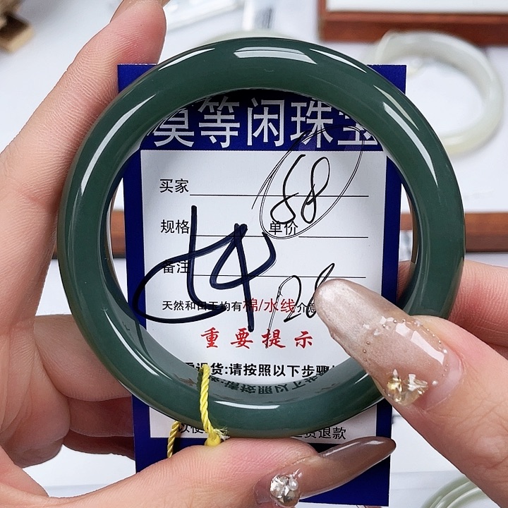 和田玉手镯未镶嵌