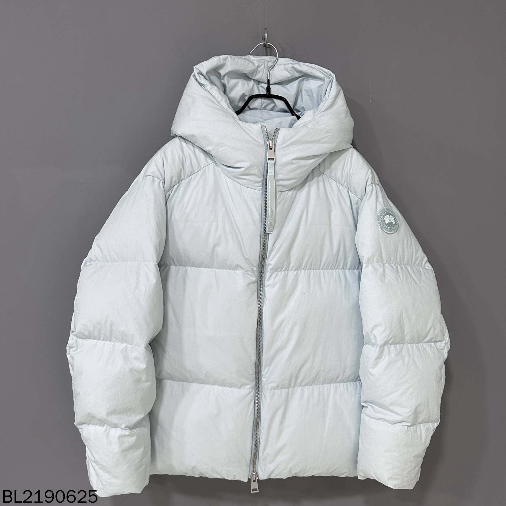 99新 CANADA GOOSE 24融水蓝 面包羽绒服/m码/90625/袖子轻微发黄