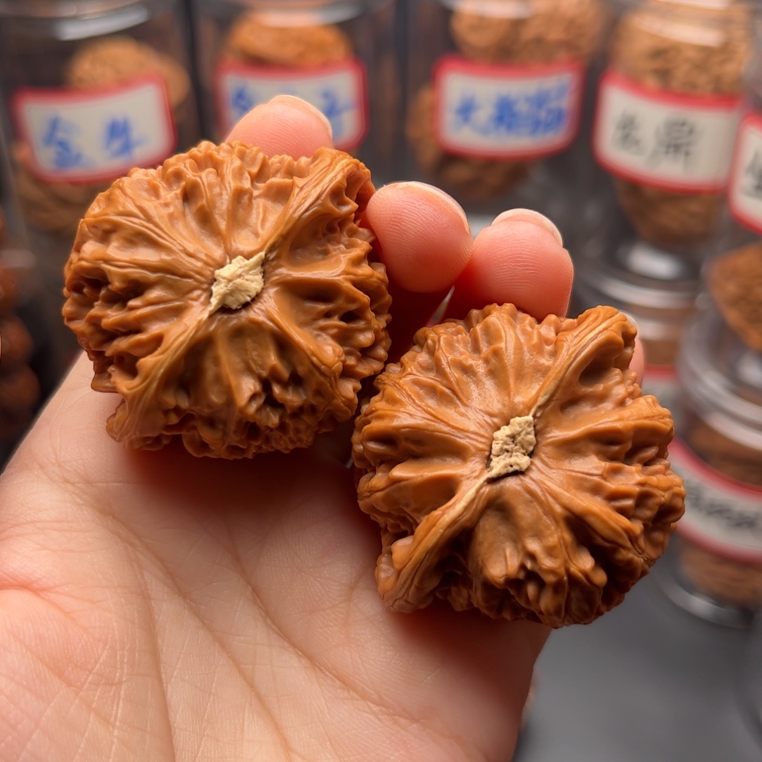 逍***石文玩核桃把件44.5宫灯