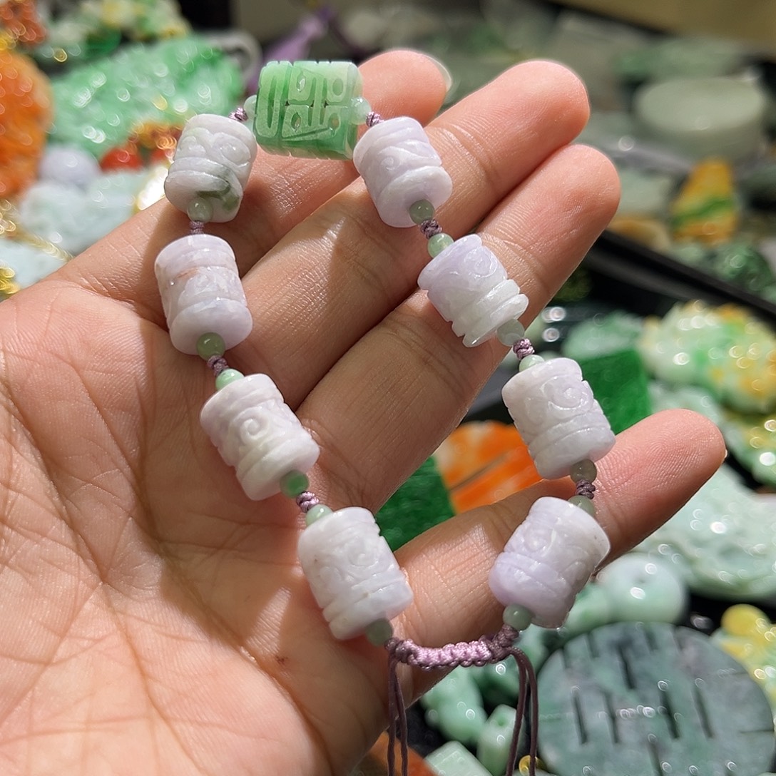 翡翠未镶嵌颈饰待编织