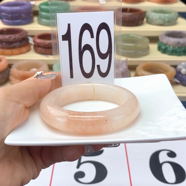 石英岩玉未镶嵌手镯