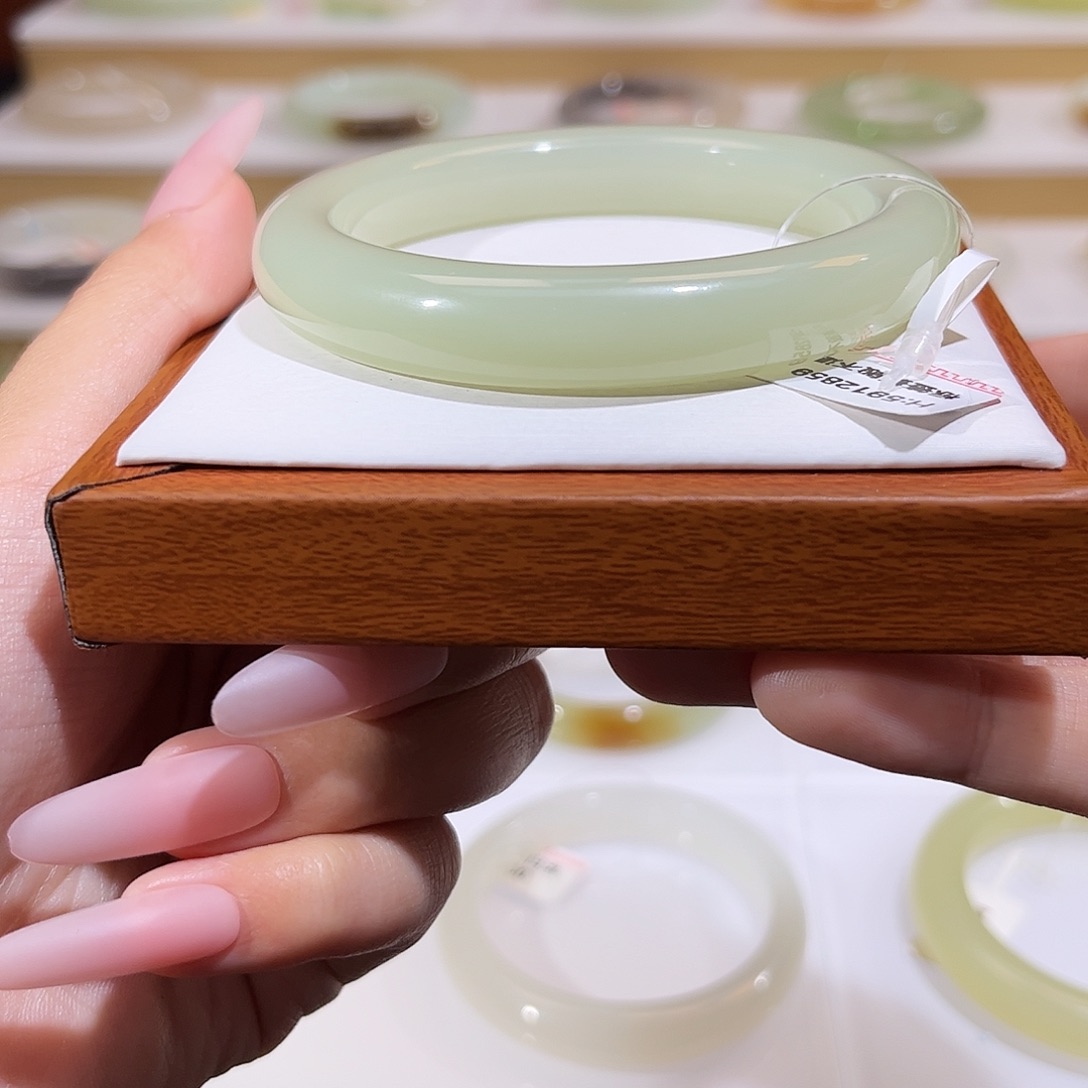 和田玉未镶嵌手镯冰晴