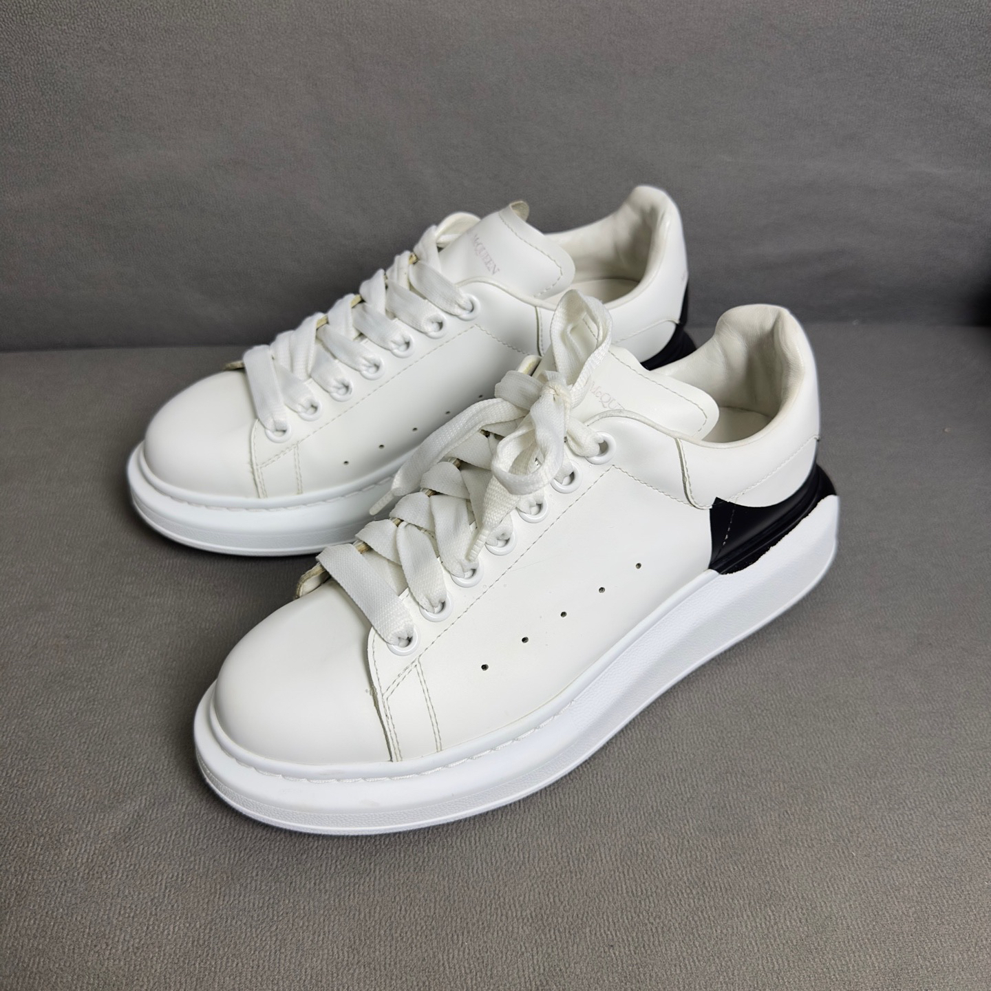 95新 Alexander McQueen/亚历山大·麦昆 39码 低帮 麦昆 板鞋