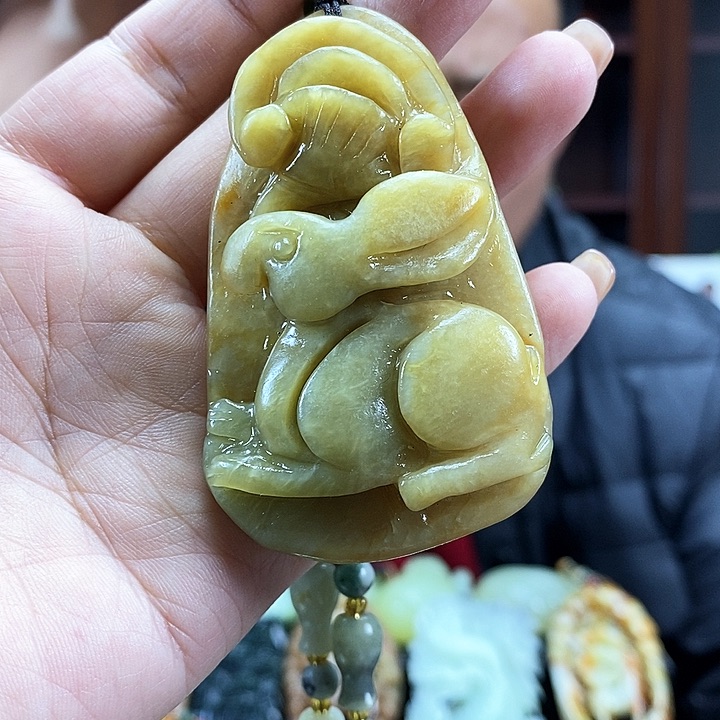 蛇纹石玉吊坠未镶嵌