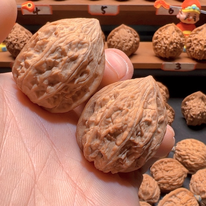 山***行文玩核桃吊坠川字鸡