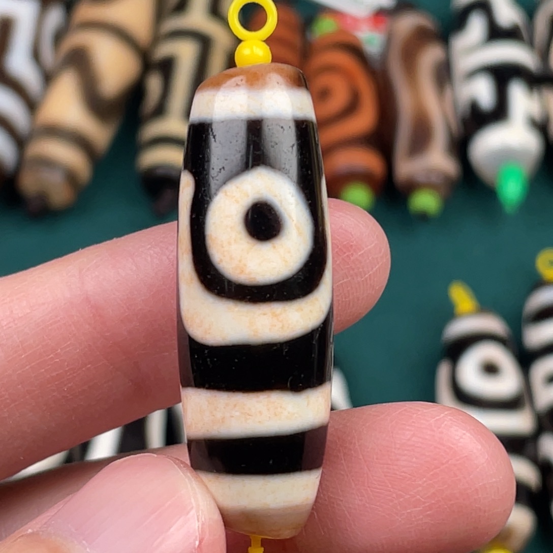 玛瑙/玉髓裸珠37.7 13 行运如意二眼图腾