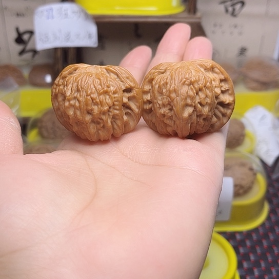 杨***咪吊坠文玩核桃磨盘