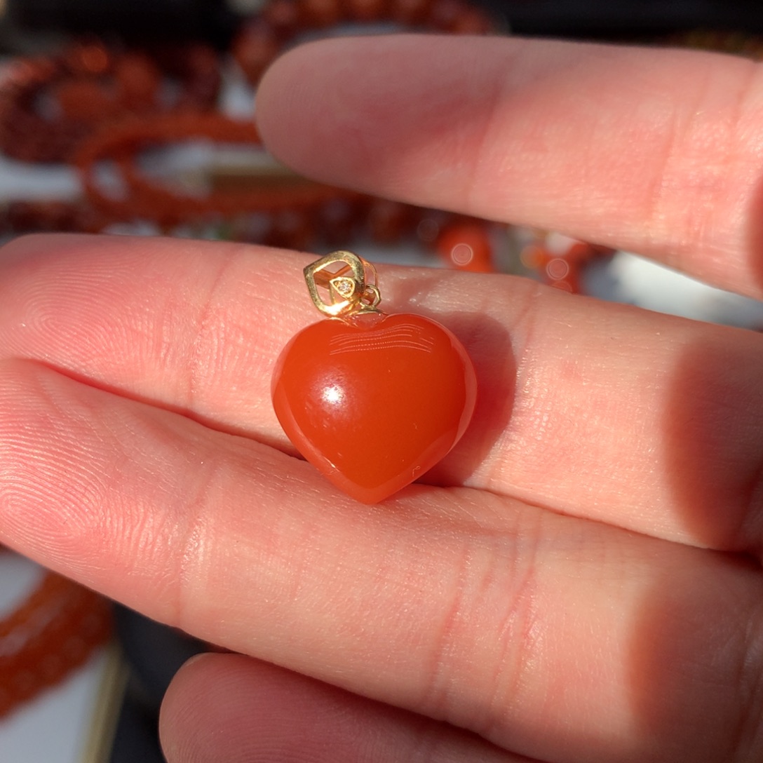 南红玛瑙吊坠18K金镶嵌