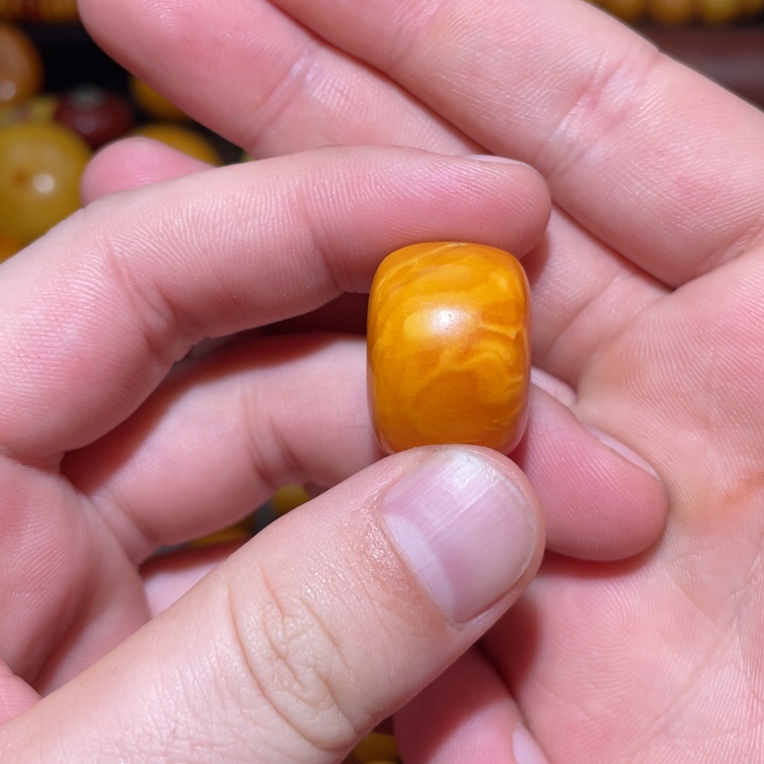 小***萍琥珀未镶嵌裸石饼子