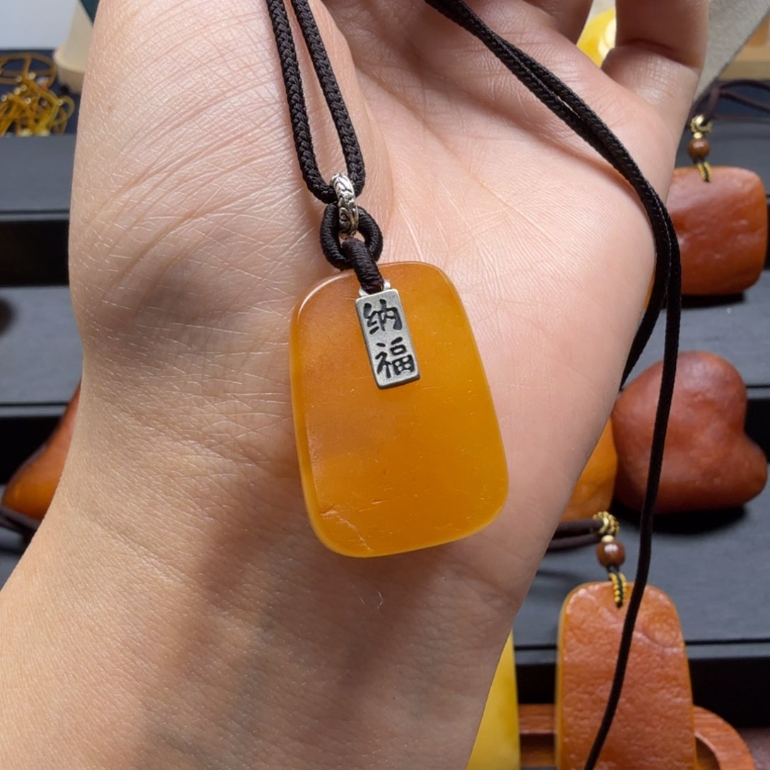 琥珀吊坠(赠链)未镶嵌