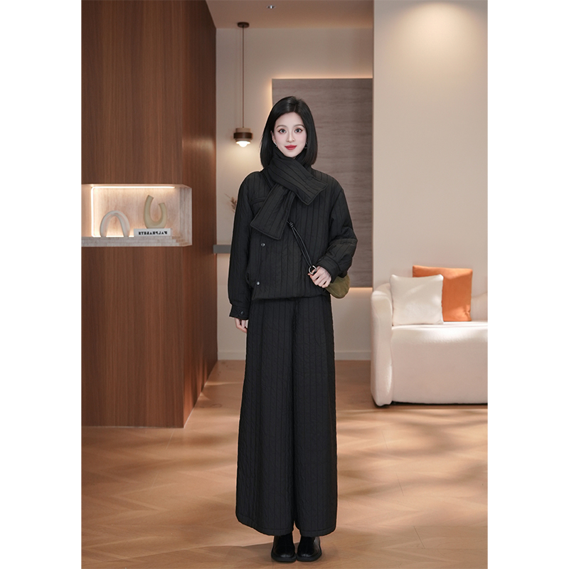 2025冬新款韩版设计感围巾百搭宽松棉服高腰加厚休闲裤女两件套