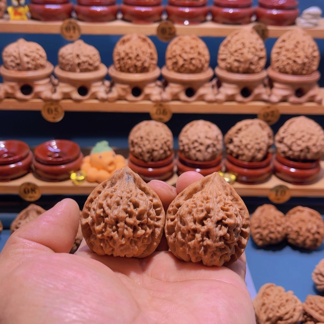 *****吊坠文玩核桃百兽纹文玩核桃