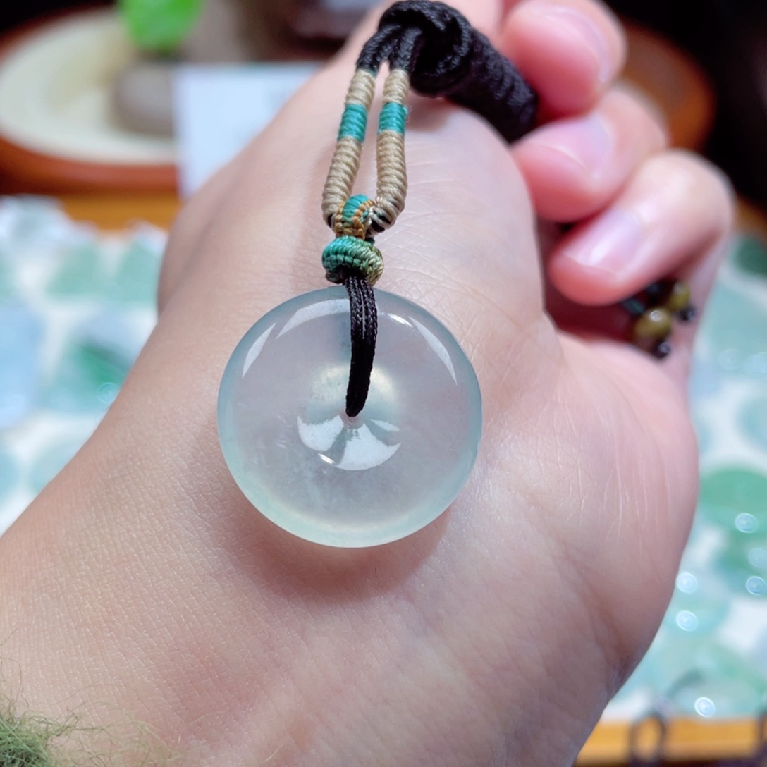 翡翠颈饰未镶嵌扣子