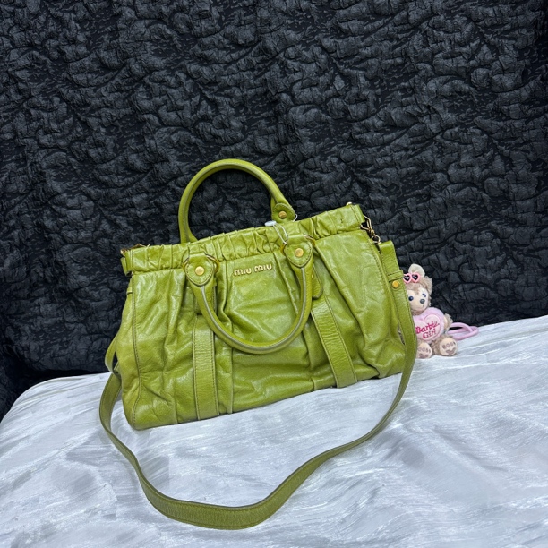 95新 MIU MIU/缪缪 Miumiu绿色褶皱流苏中号机车手提斜挎包