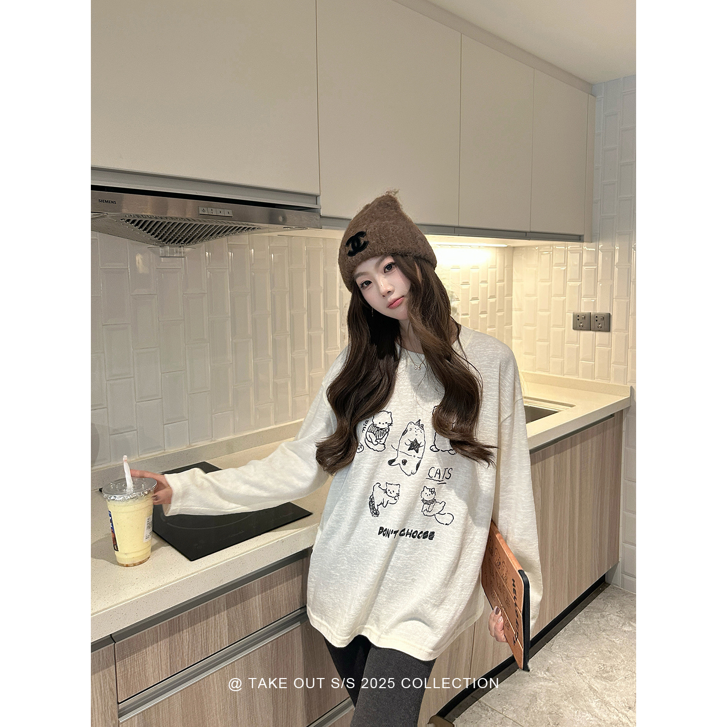 外卖到了 11/24猫咪派对 弹力长袖印花t恤女奶色百搭上衣WM5OBT10