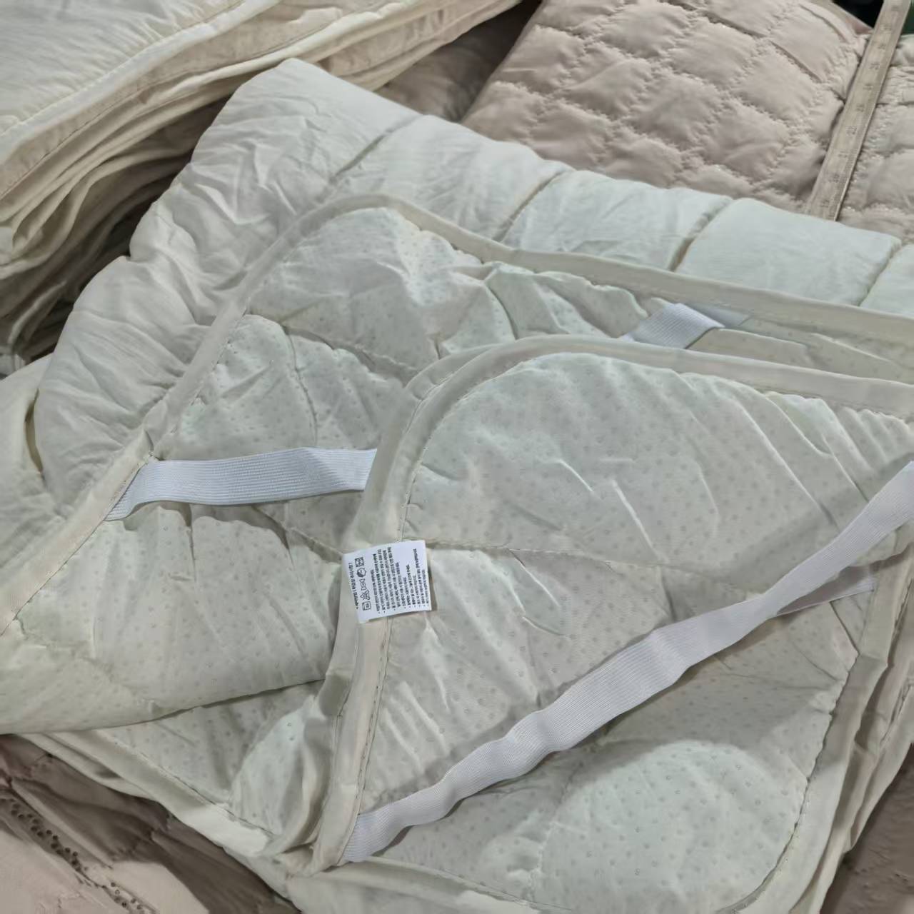 福利 ！！！多款多色   床垫    110*200