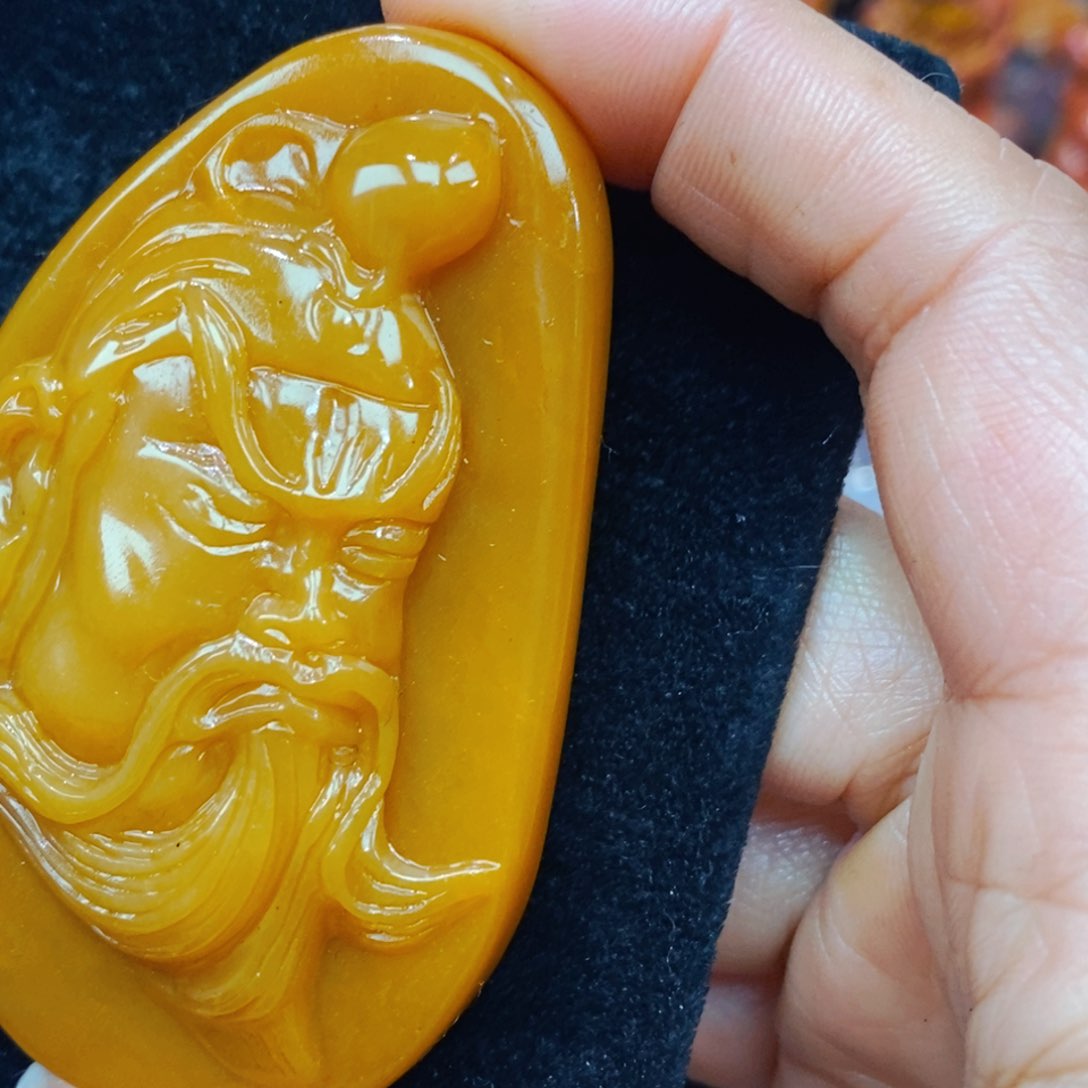 未镶嵌石英质玉（黄龙玉）项链